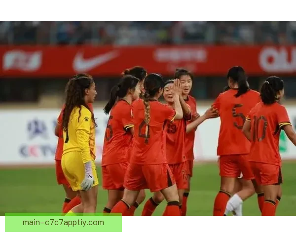 中国女足5-0大胜出线 对手急看小抄